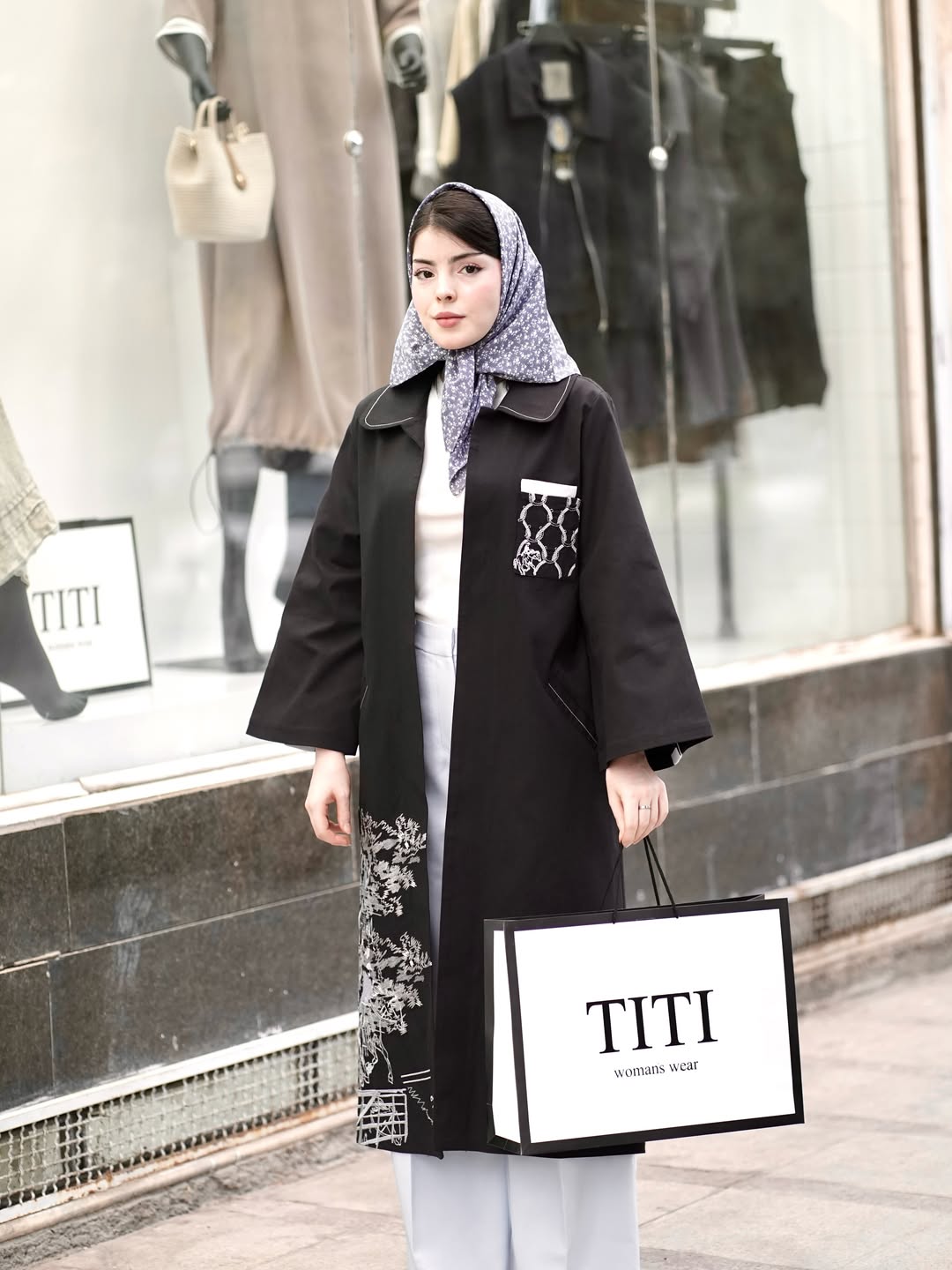 مانتو بلند گلدوزی طرح اسب سواری سایز ۴۸